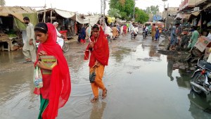 Flooded streets of Pakistani city.