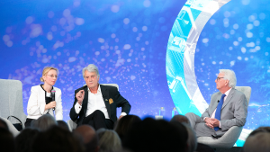 Viktor Yushchenko speaking in the Chicago Council Conference Center. 