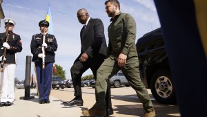 Secretary of Defense Lloyd Austin greets Ukrainian President Volodymyr Zelenskyy during a welcome ceremony at the Pentagon