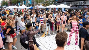 Street performance at Sundays on State