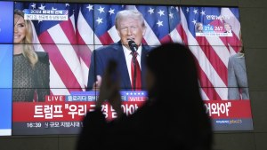 A screen shows live footage of Donald Trump's speech during a news program in Seoul